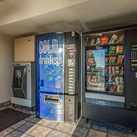 Days Inn By Wyndham Cincinnati I-71 Silverton Экстерьер фото