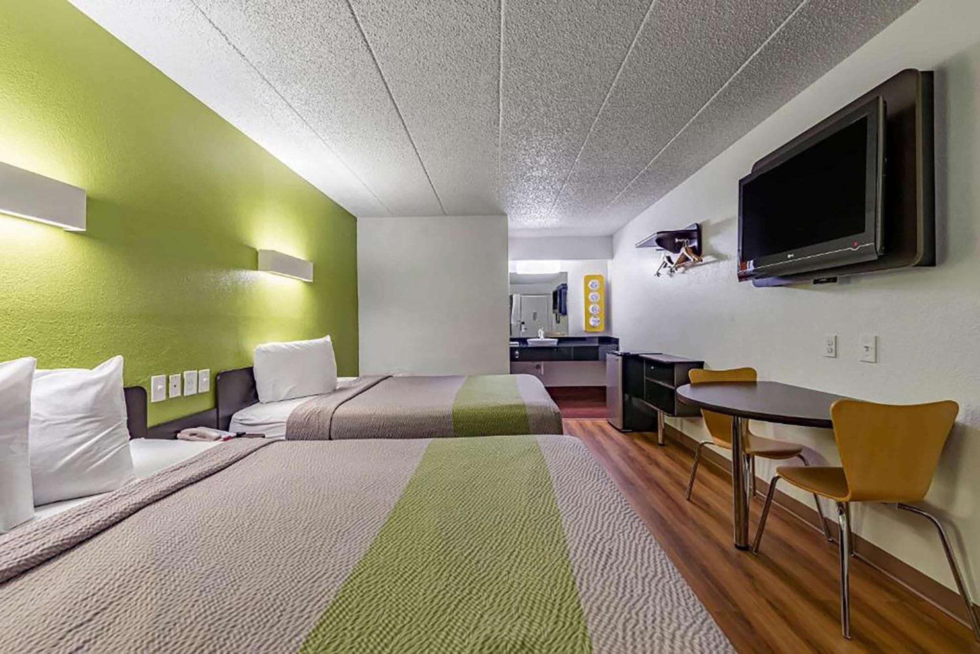 Days Inn By Wyndham Cincinnati I-71 Silverton Экстерьер фото