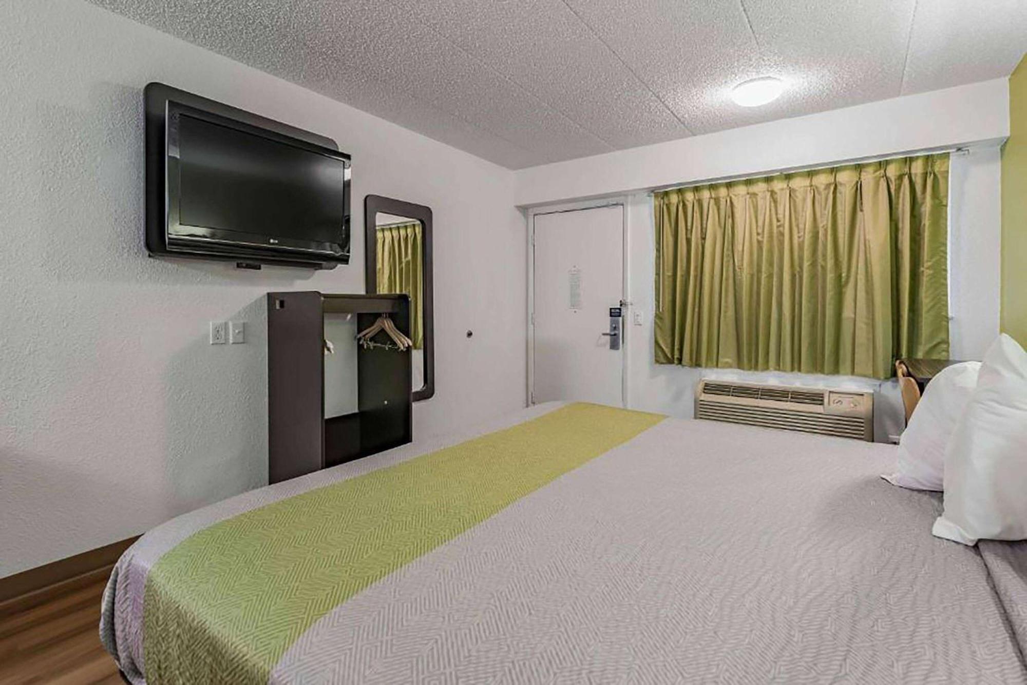 Days Inn By Wyndham Cincinnati I-71 Silverton Экстерьер фото